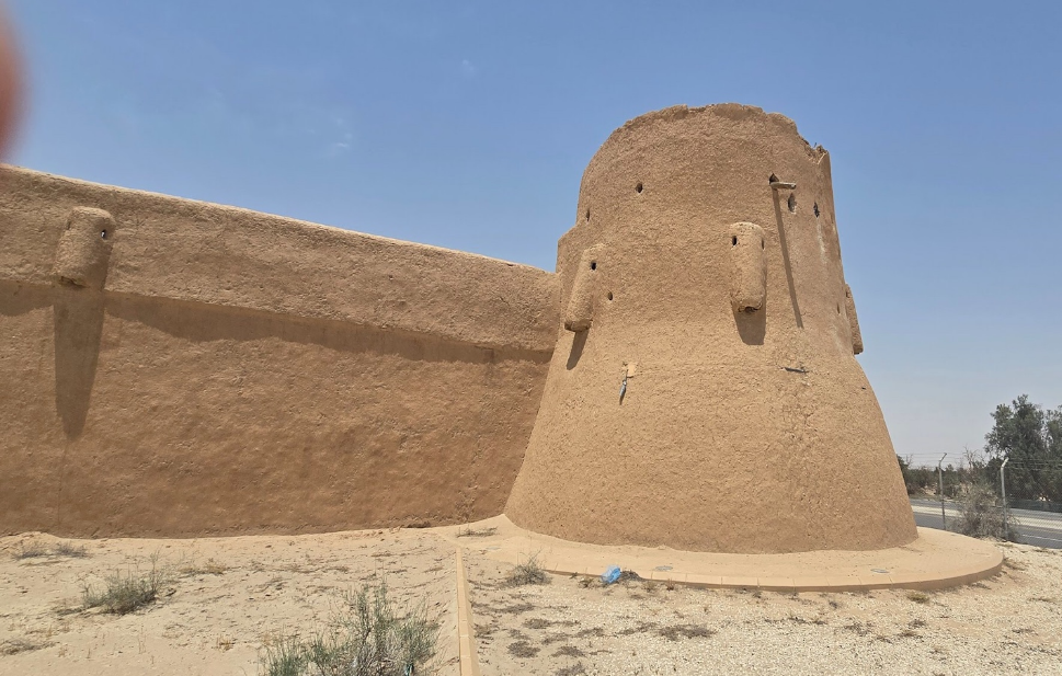 تصميم أبراج المراقبة الدائرية للقصر