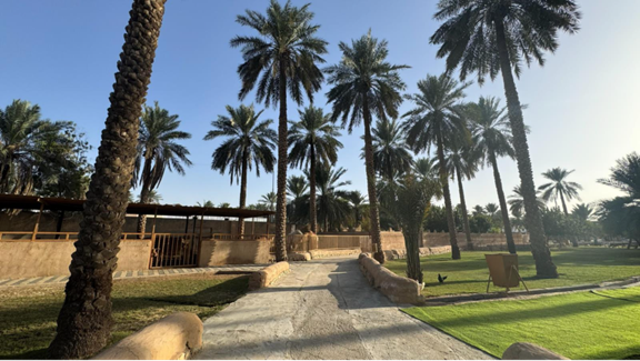 حظائر الحيوانات في بيت الزنيدي التراثي.