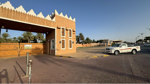 مواقف السيارات في الموقع
