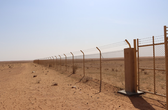  السياج  المحيط بموقع القُنَعَة