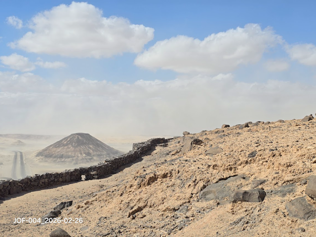 الجدار الحجري المحيط بالقلعة