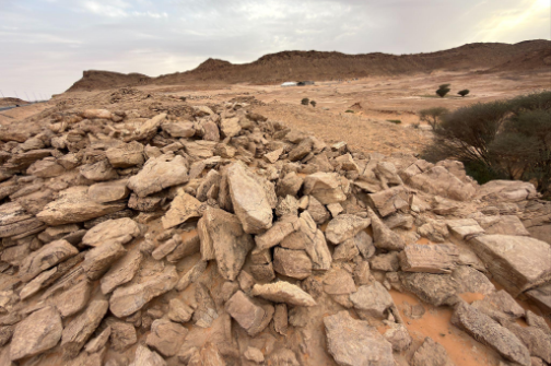 التلف الطبيعي والانهيارات في المدافن الحجرية