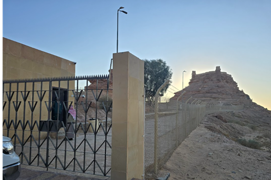 السياج الحديدي المحيط بقلعة زعبل