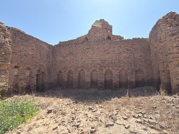 جدران القلعة من الداخل
