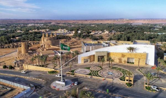 متحف الجوف، ويظهر ارتباطه المكاني بباقي المعالم في المنطقة، كالمسجد والحي والقلعة