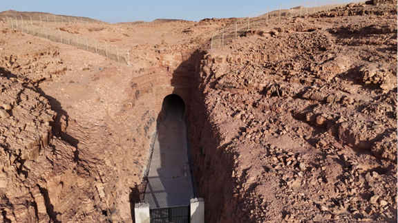 مسار نفق بغاز الذي يمر عبر الجبال في المنطقة