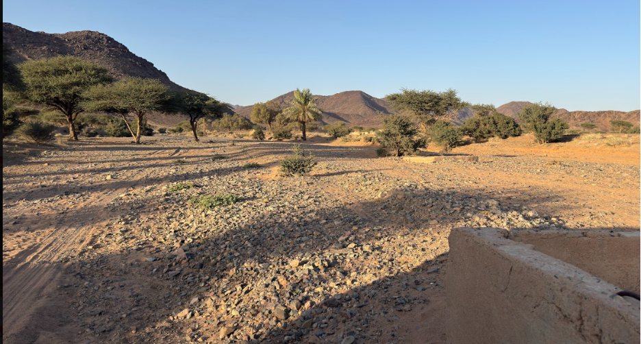 جبال شعبا التي تحيط بالقرية