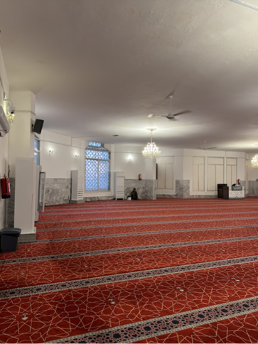 مطافئ الحريق داخل المسجد