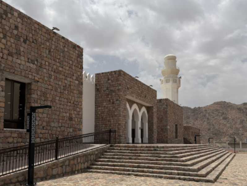 المباني الرئيسية في الموقع