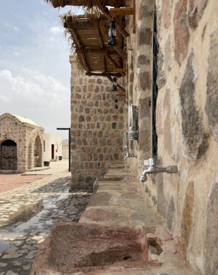 صنابير المياه في المسجد