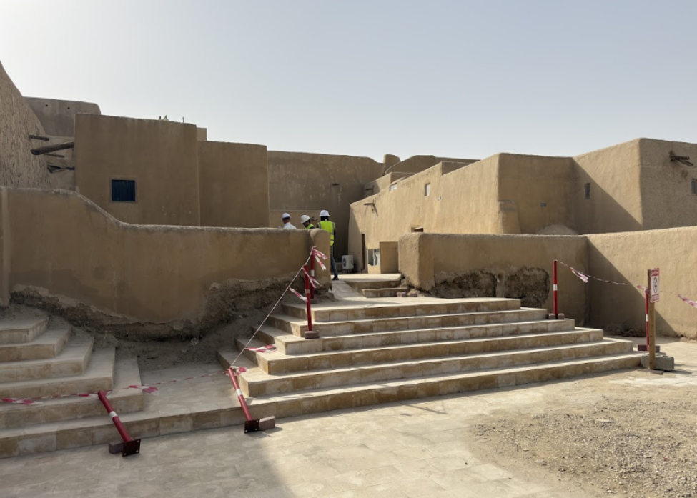 المباني المشيدة بالطوب واللبن