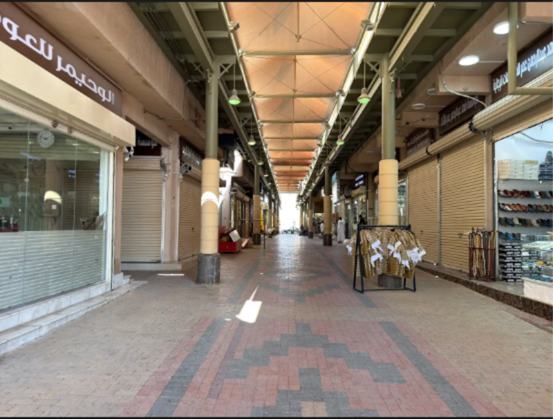  أحد أزقة الزل الضيقة.