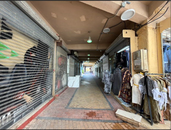  ملابس نسائية تقليدية في السوق 