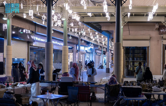 أجواء السوق في ليالي رمضان