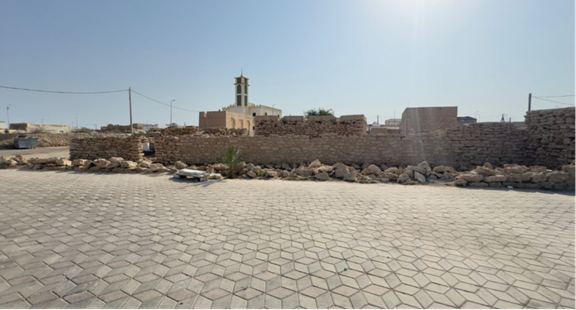 الطرق المعبدة في محيط القرية