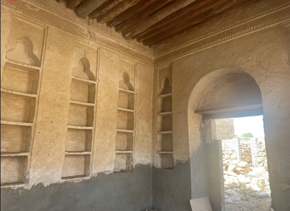 الرفوف المدمجة بالجدار