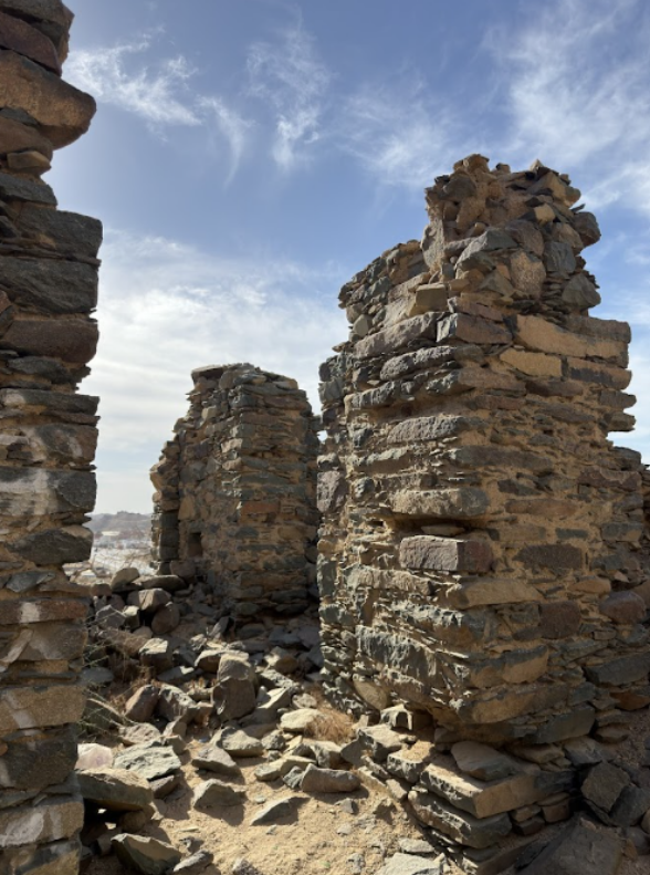 بقايا البرج
