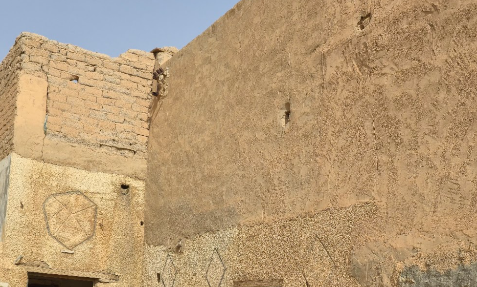 تآكل في أطراف الجدران العلوية المكشوفة