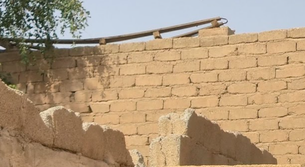 اللياسة الطينية المستخدمة في البناء
