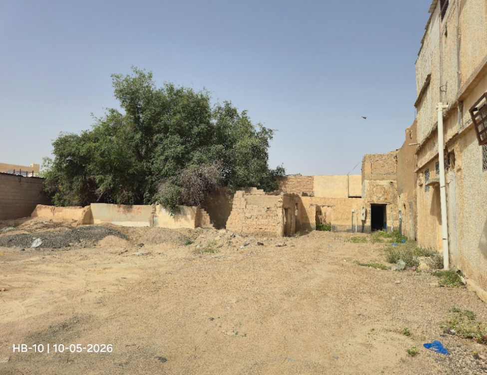 الساحات بين المساكن