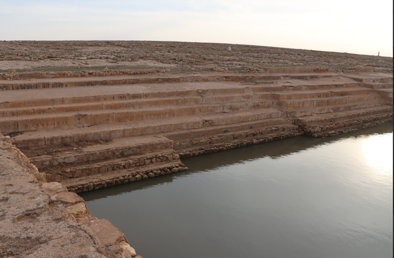 أدراج حجرية لبركة العشار