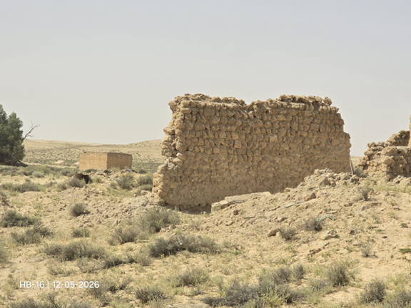بقايا أجزاء من الواجهات