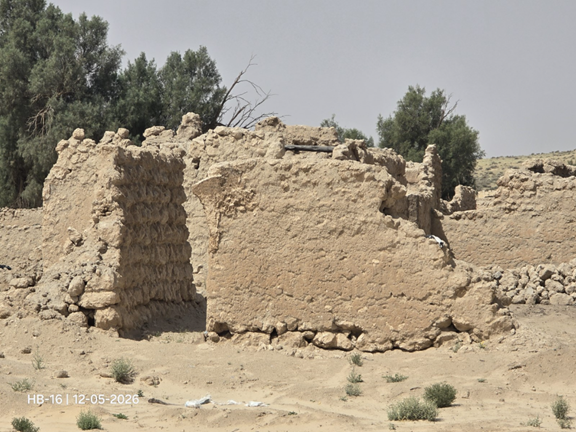 بقايا أساسات جدران
