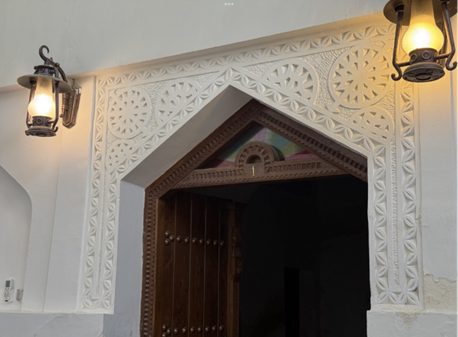 تفاصيل النقوش داخل الموقع