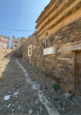 غياب وجود سياج واقي داخل الموقع