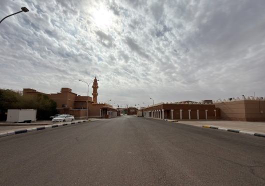 إحدى ساحات القرية التراثية