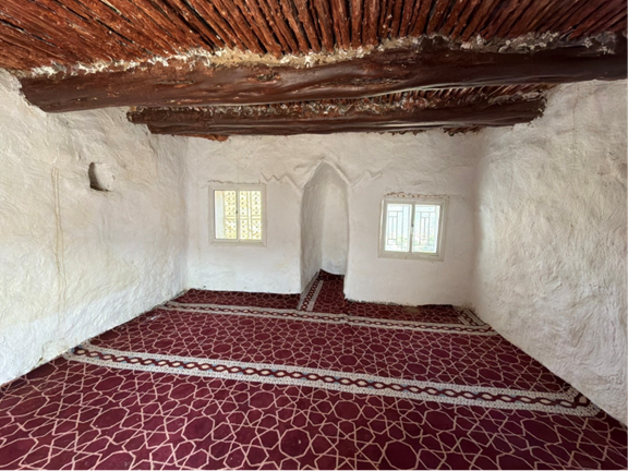 مظاهر الترميم التي خضع لها مسجد الموقع