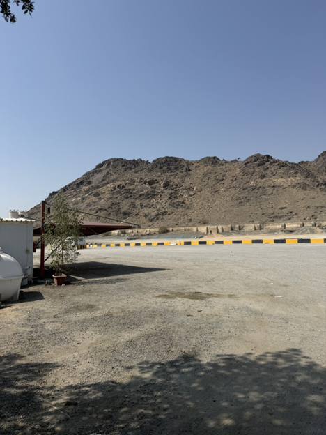 مواقف السيارات في الموقع