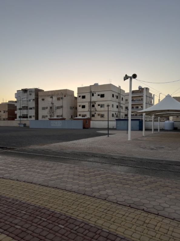 الجدار المحيط بالموقع