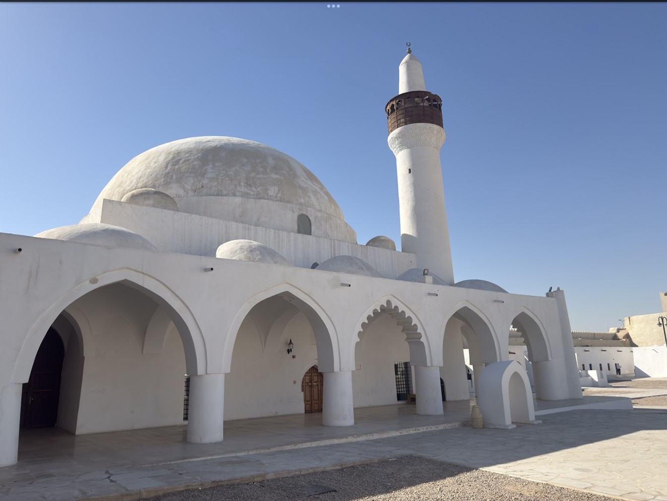 المسجد الموجود في الموقع
