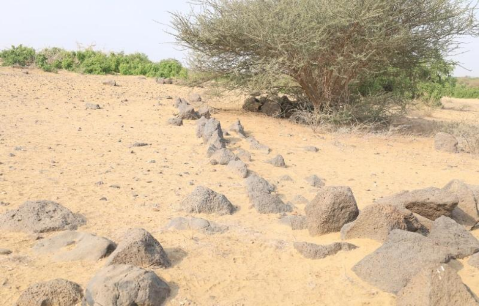 طمر أجزاء من معالم السور الأثري