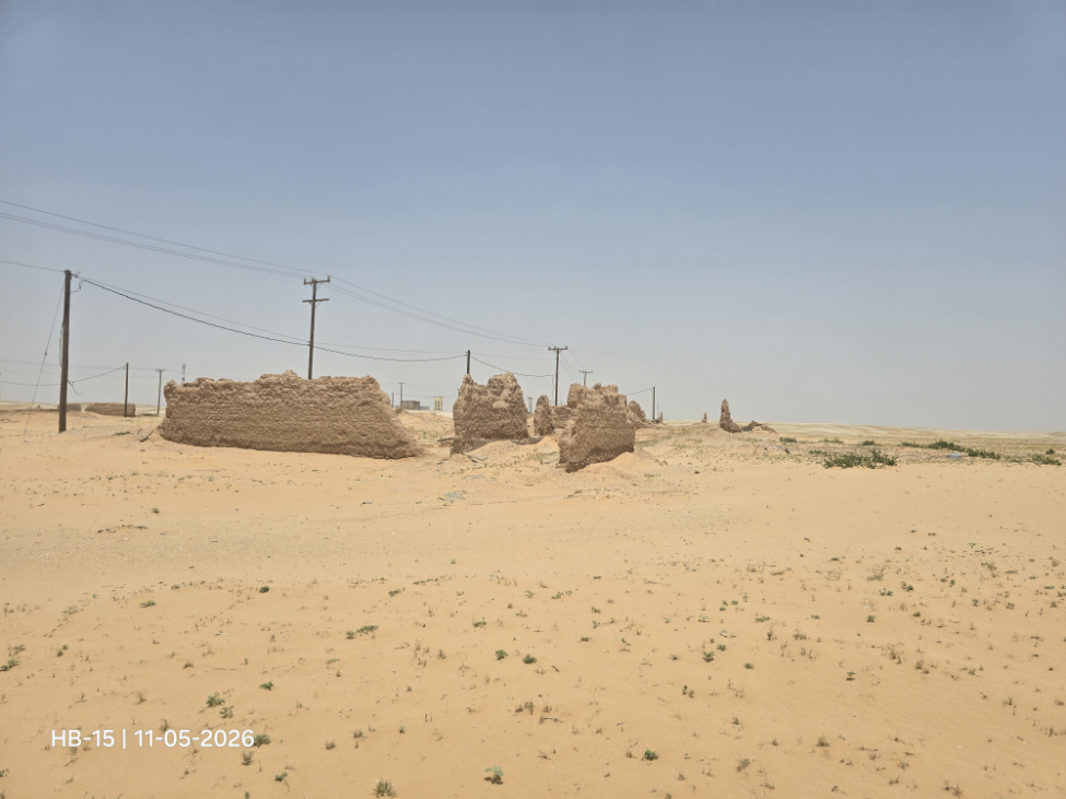 أعمدة الكهرباء الموجودة في الموقع