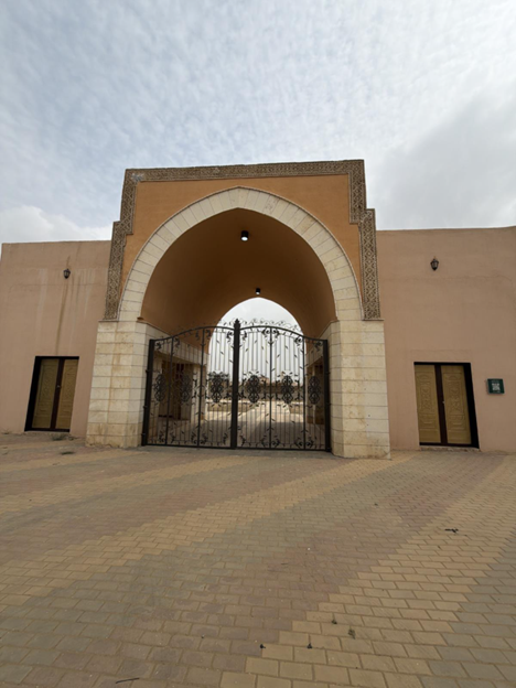  بوابة محيطة بالموقع لاستقبال الزوار