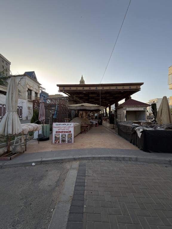أحد مطاعم السوق