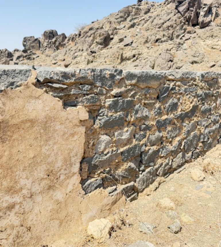 تآكل الأحجار وانكشاف المونة