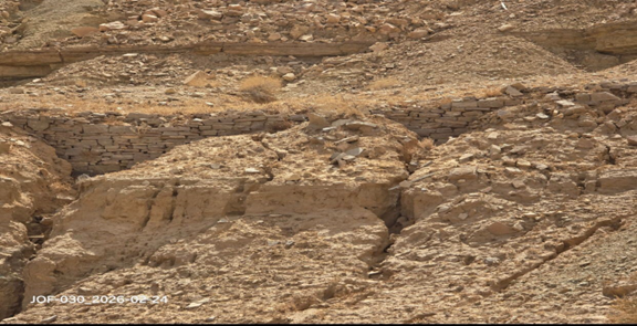 انكماش بالصخور في موقع سور دومة الجندل 2