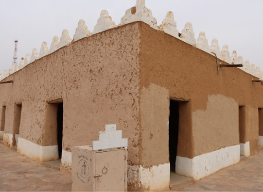 تشييد سوق لينة بالمواد المحلية (الطين والحجر)