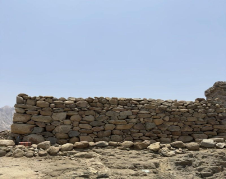 الحجارة المصفوفة في حصن بوكيم ذات الطابع التقليدي