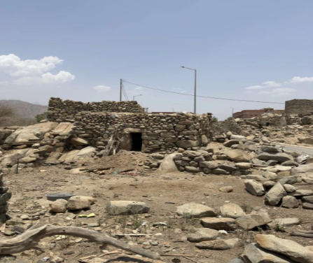 تهدم العناصر المعمارية للحصن