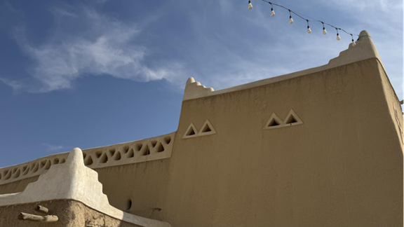 تفاصيل الزخارف داخل السوق