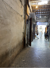 الرطوبة على أحد الجدران