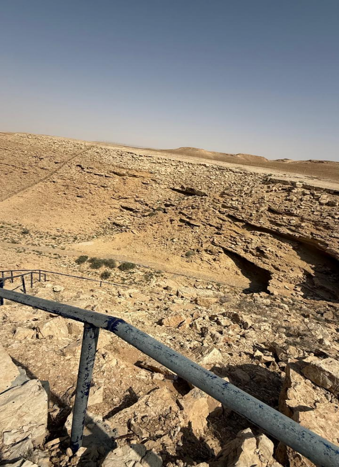 المسارات الوعرة المؤدية إلى الغار