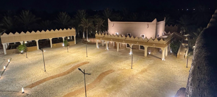 الساحة الخارجية في مقصورة السويلم