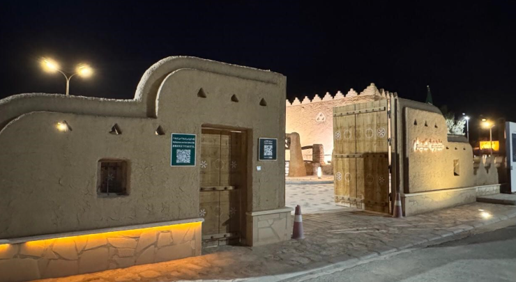 السور الطيني المحيط بمقصورة السويلم