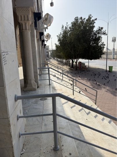 كتابة على بعض الجدران