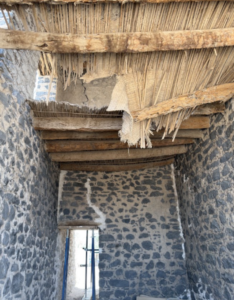 سقوط أجزاء من سقف الموقع